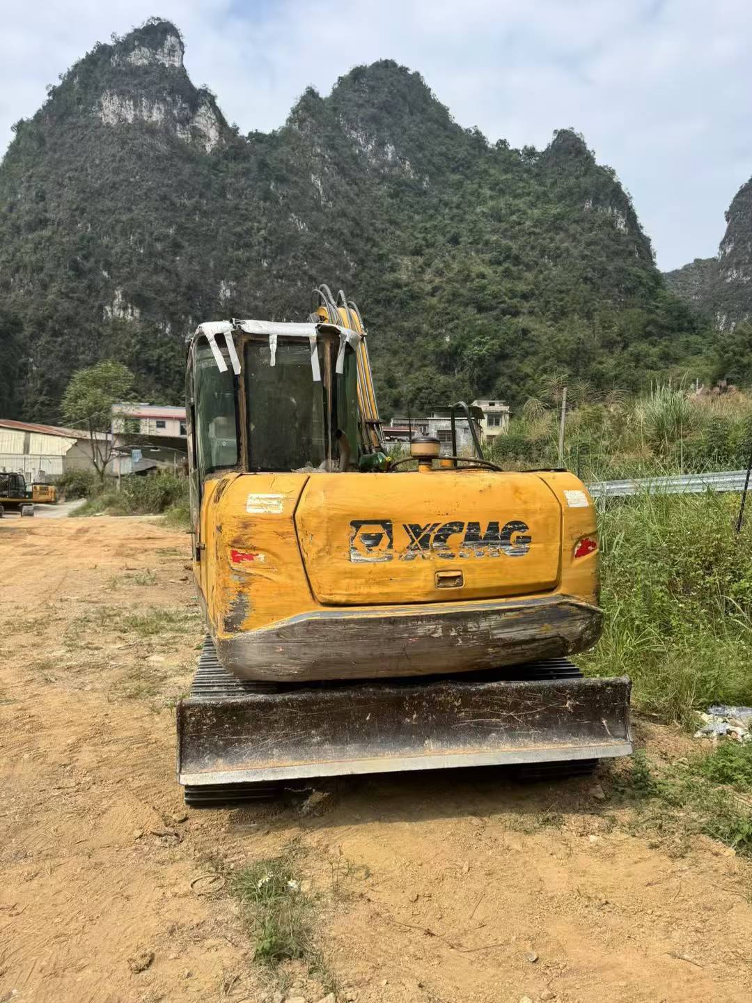Compre Excavadora XCMG XE75C Usada / 9