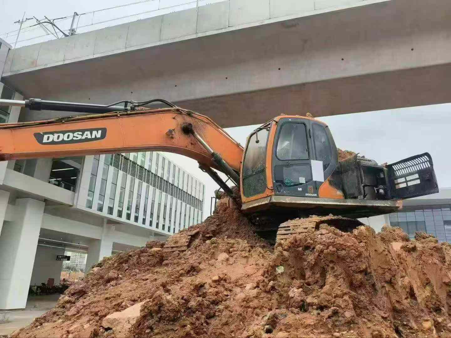 Buy Doosan DH220 Used Excavator / 4