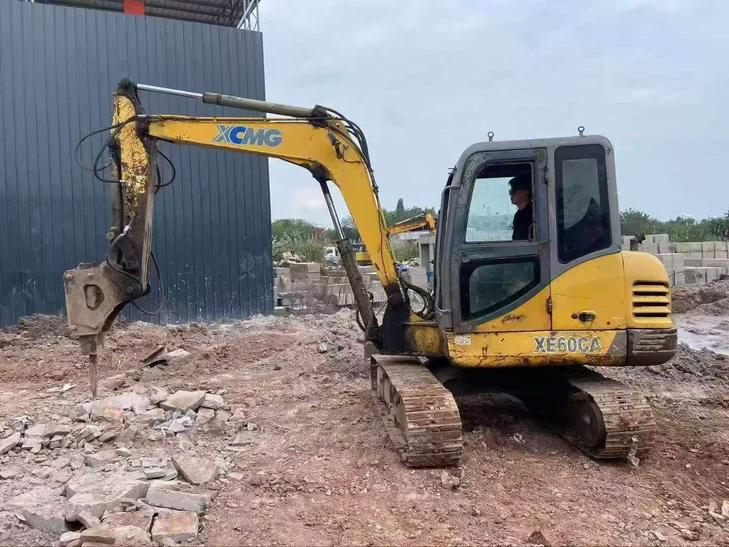 Buy XCMG XE60CA Used Excavator / 1