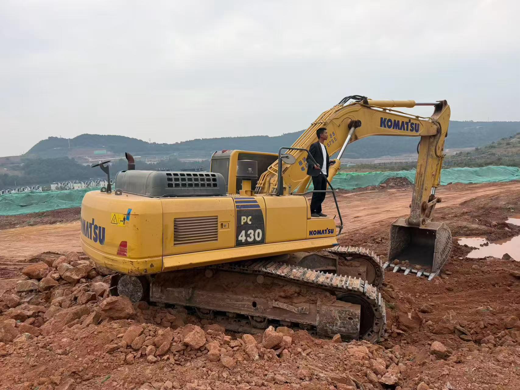 Buy Komatsu PC390LC-8M0 Used Excavator / 3