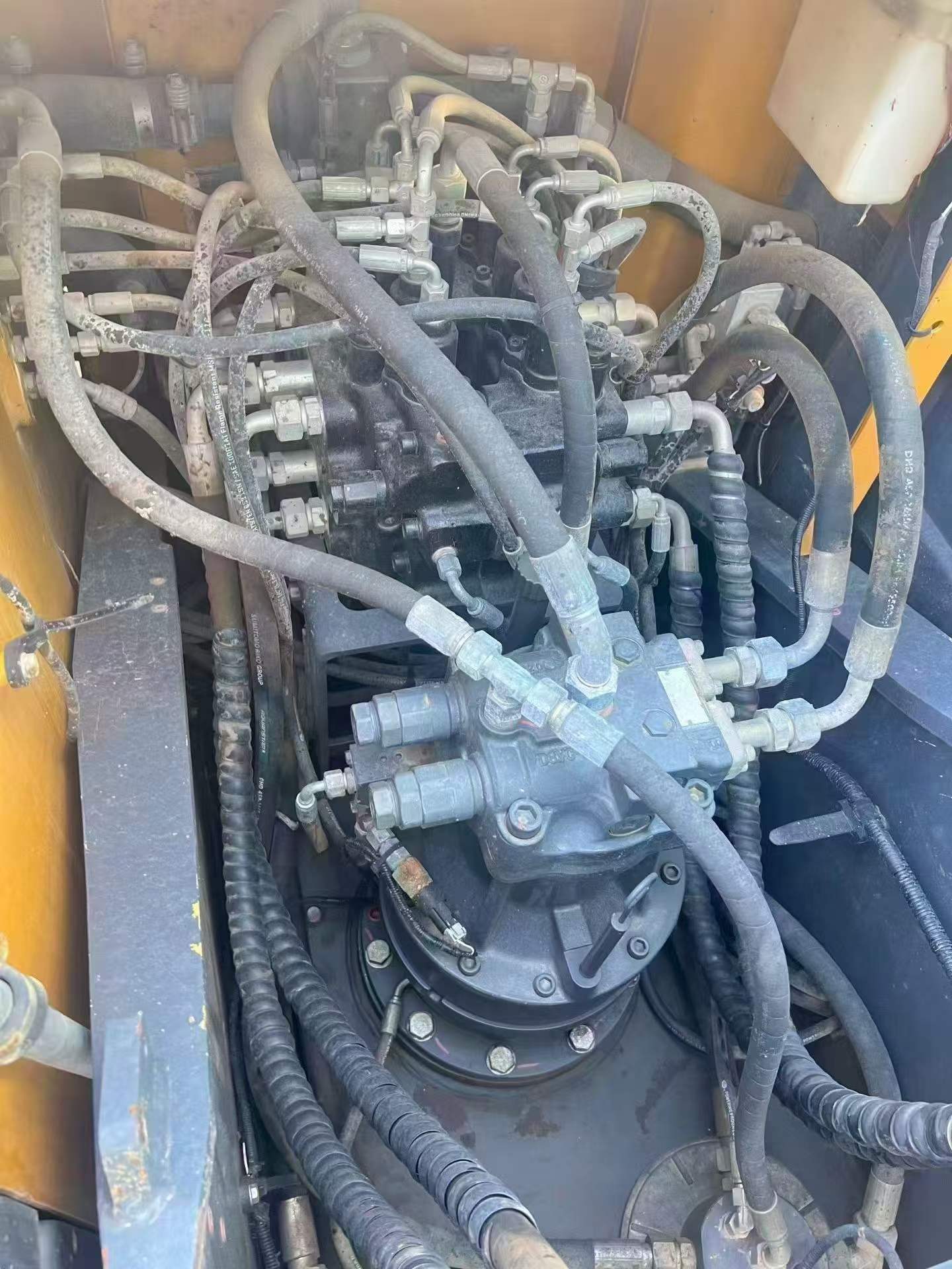 Buy XCMG XE135B Used Excavator / 8