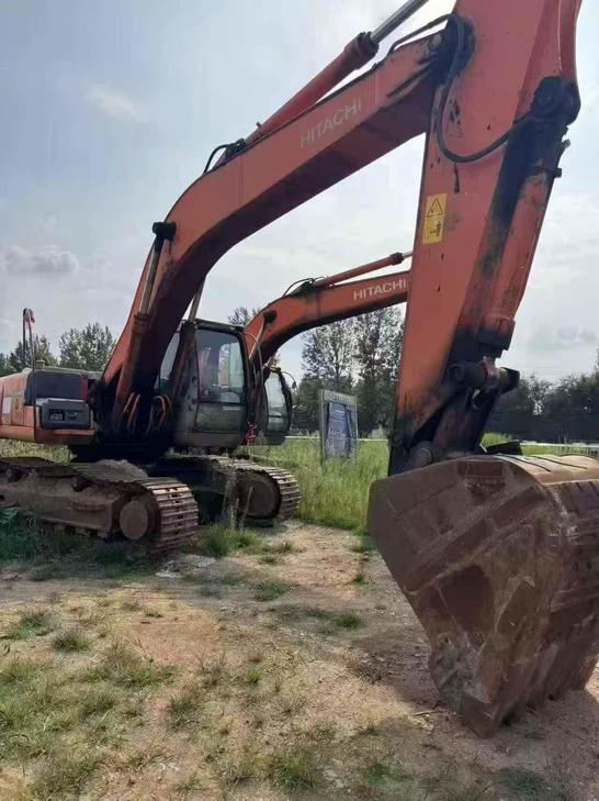 Buy Hitachi EX270-6 Used Excavator / 1