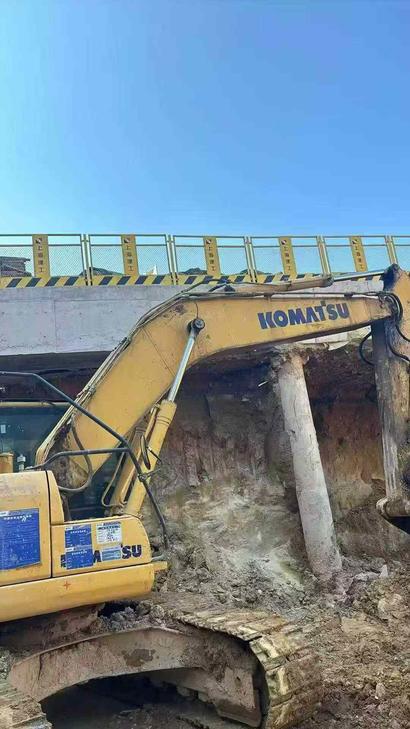 Buy Komatsu PC220 Used Excavator / 1