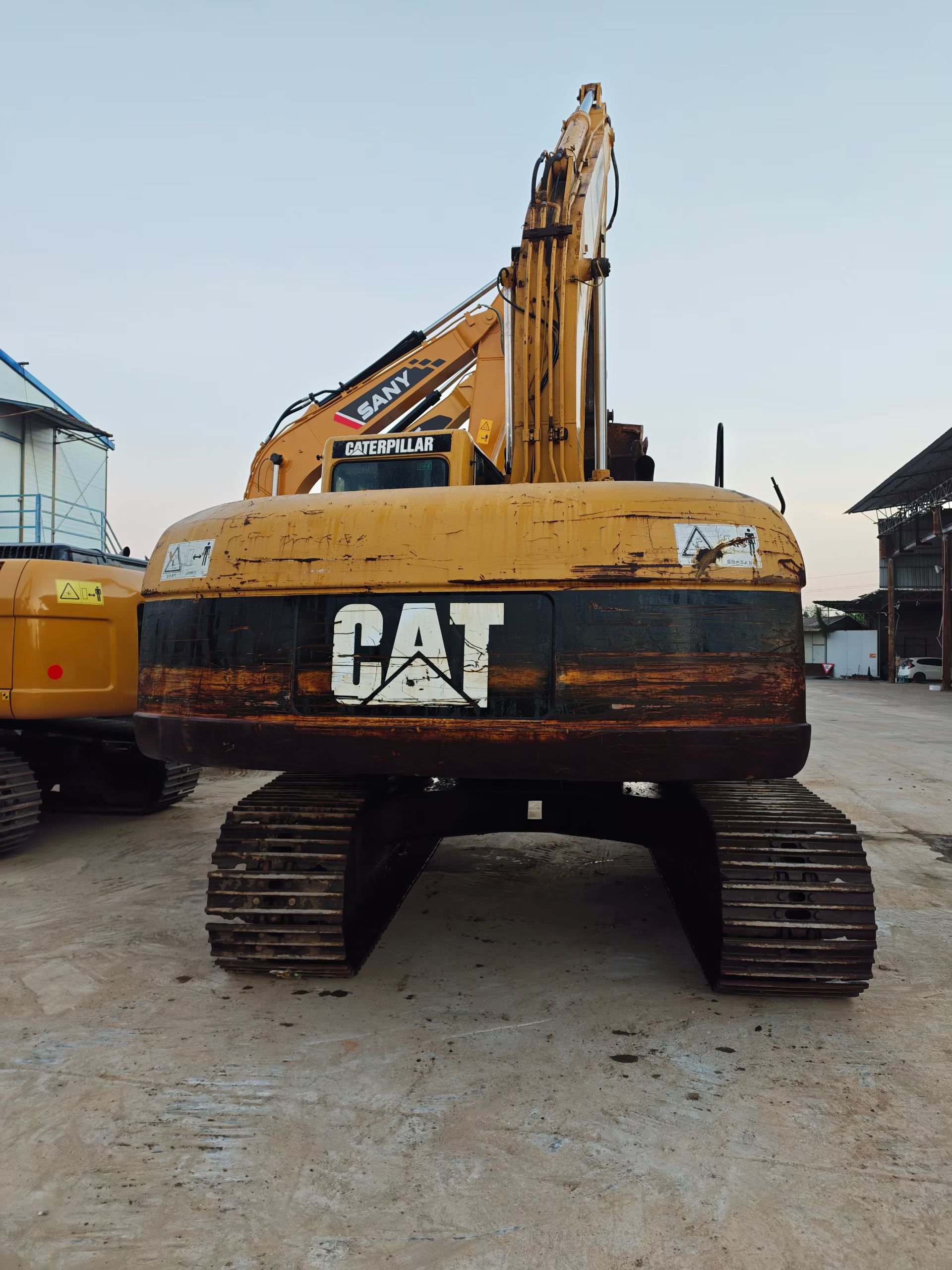 Buy Caterpillar 320C Used Excavator / 3
