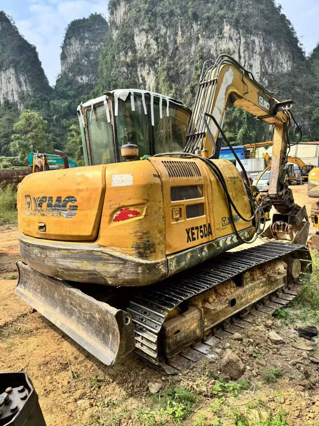 Compre Excavadora XCMG XE75C Usada / 8