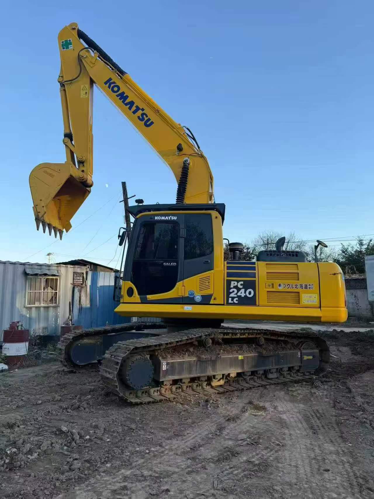 Buy Komatsu PC240-6 Used Excavator / 3