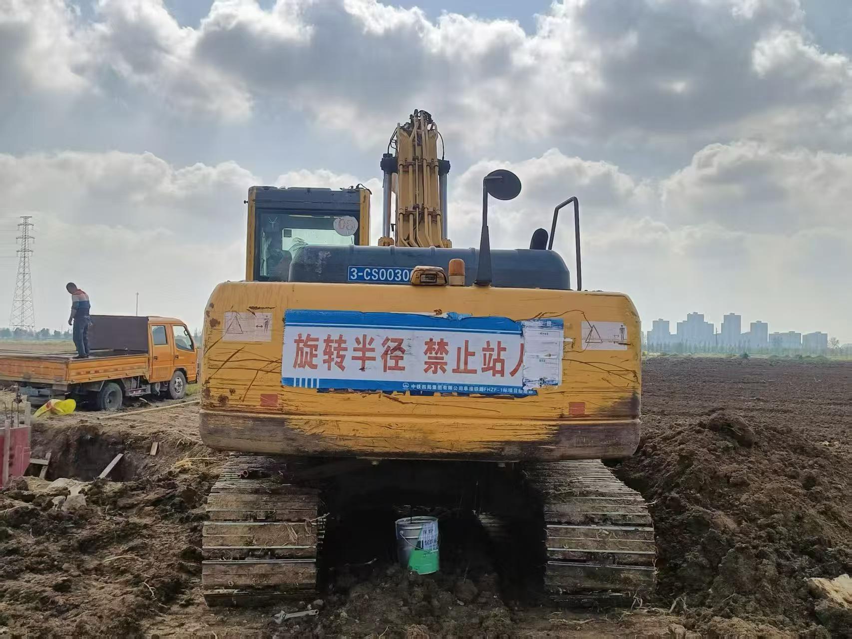 Buy Komatsu PC200 Used Excavator / 2
