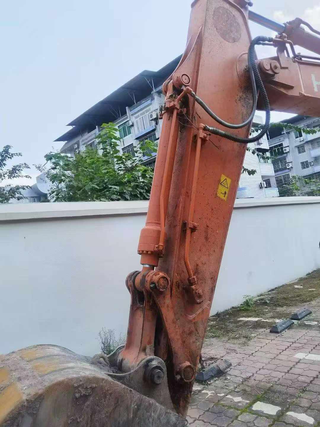شراء حفارة Hitachi EX130H-5 مستعملة / 8