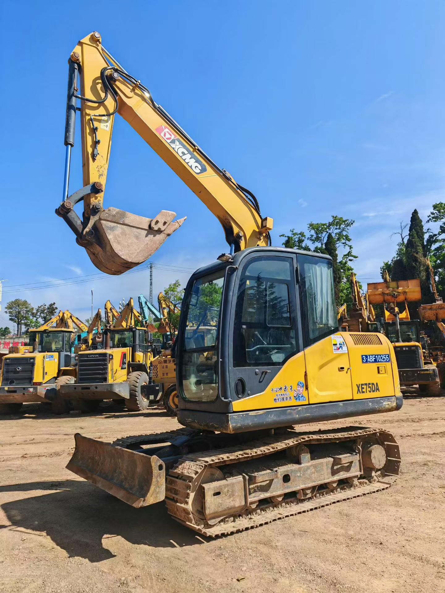 Compre Excavadora XCMG XE75C Usada / 2