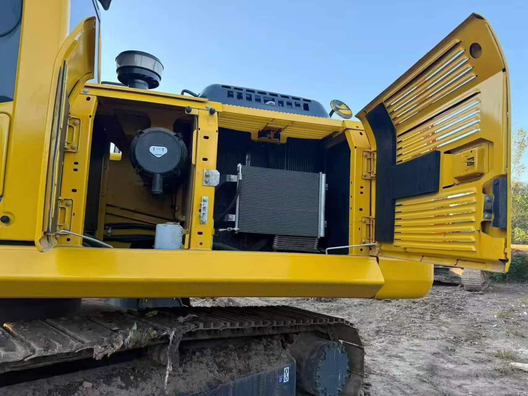 Buy Komatsu PC240-6 Used Excavator / 4