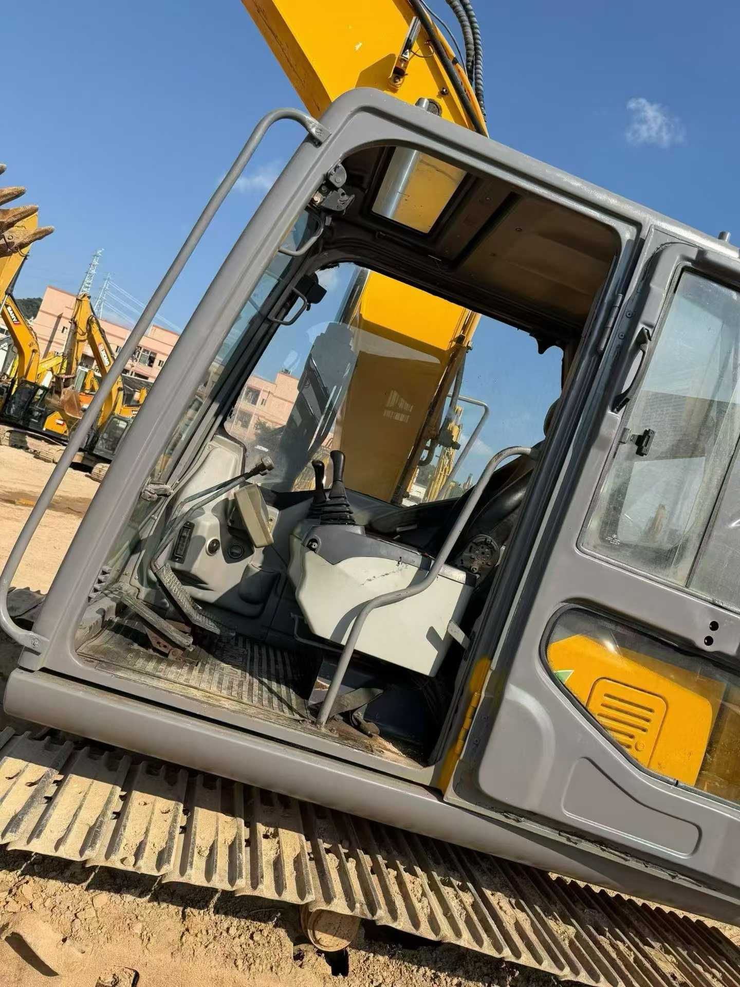 شراء حفارة XCMG XE150 مستعملة / 6