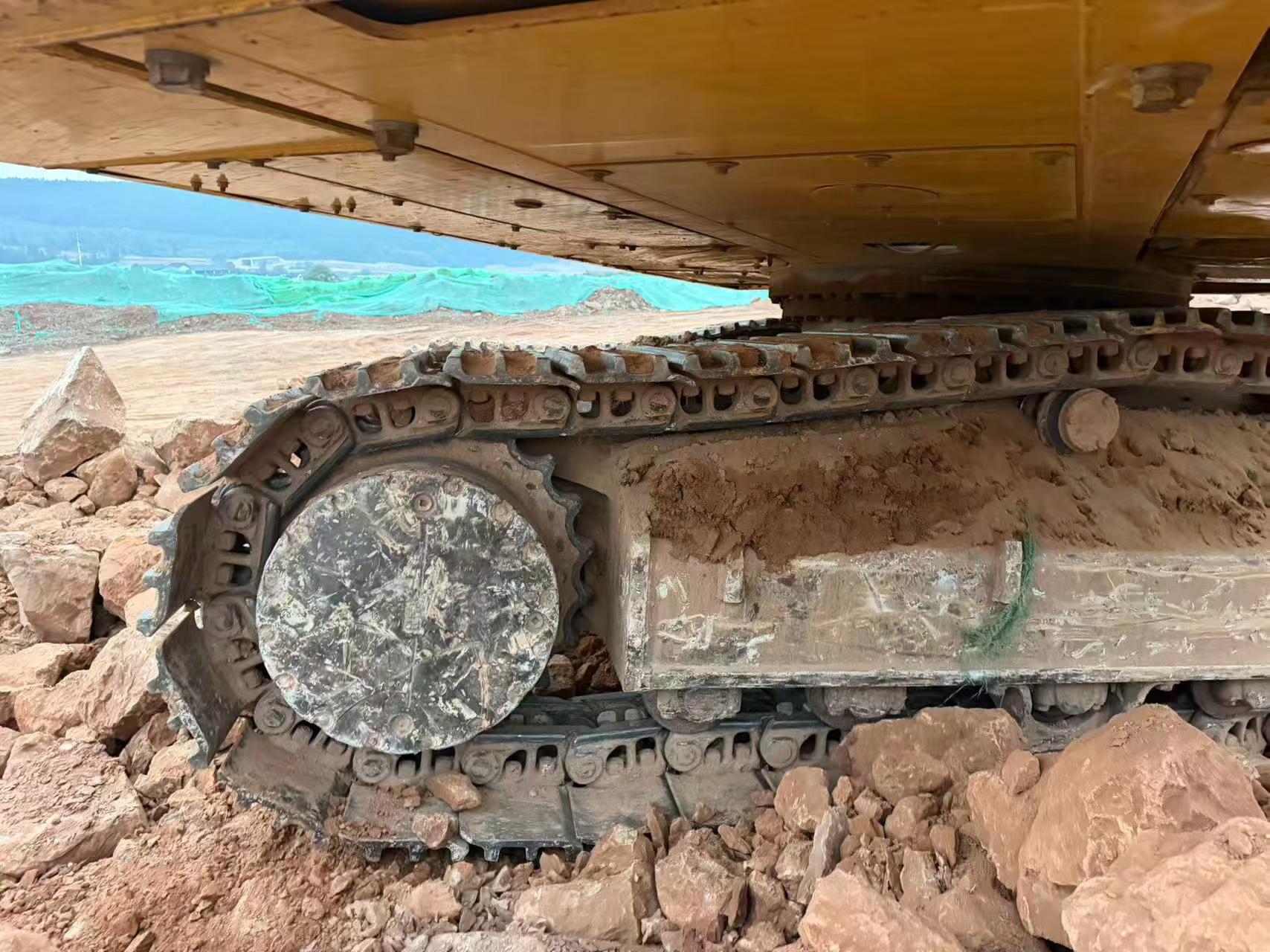 Buy Komatsu PC390LC-8M0 Used Excavator / 8