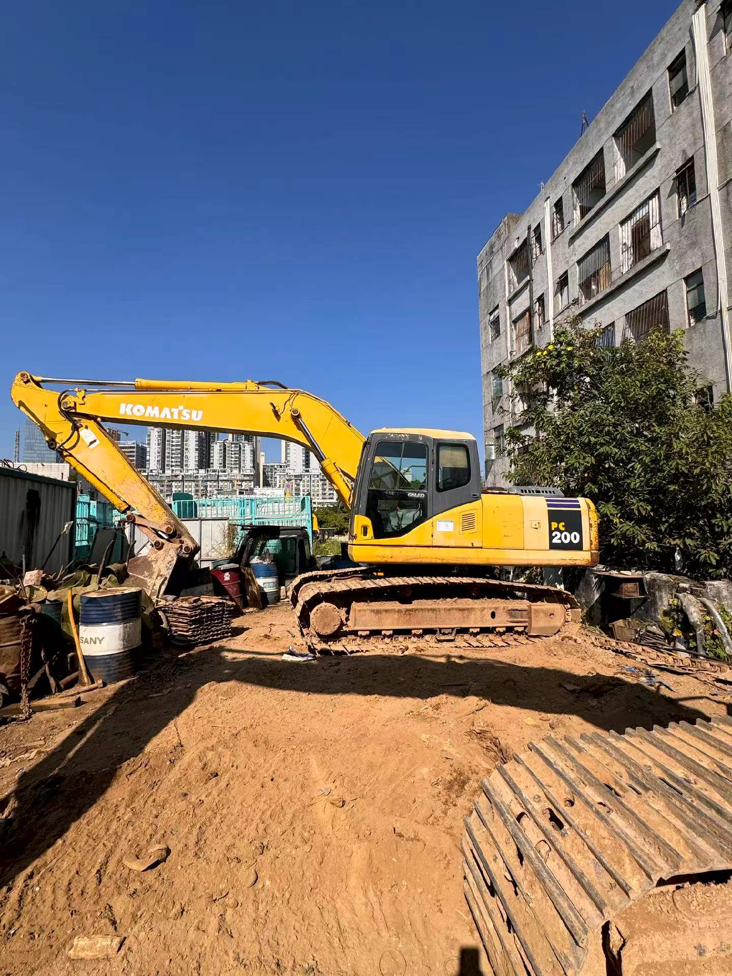 Buy Komatsu PC200-7 Used Excavator / 2