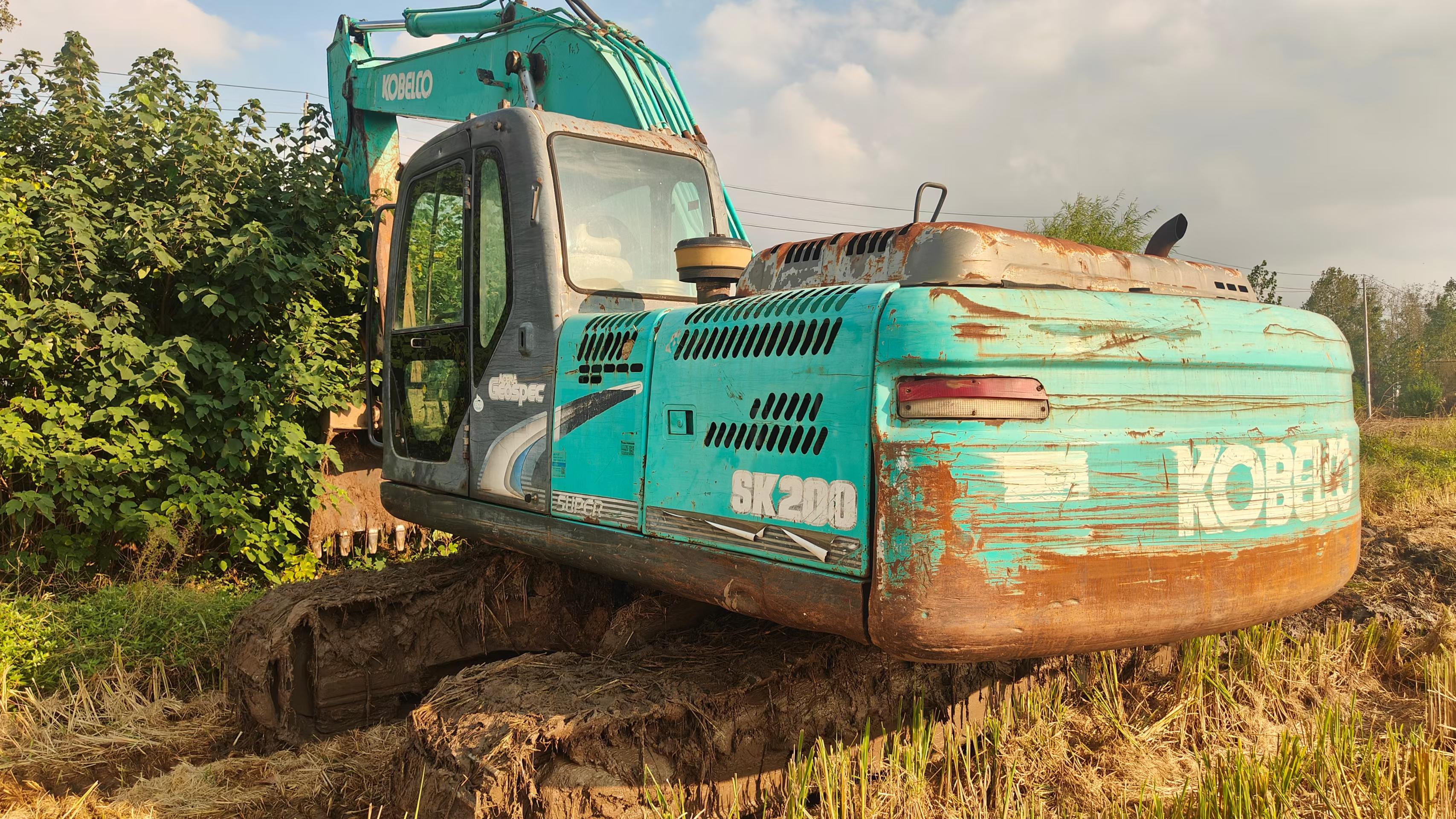 Buy Kobelco SK200 Used Excavator / 3