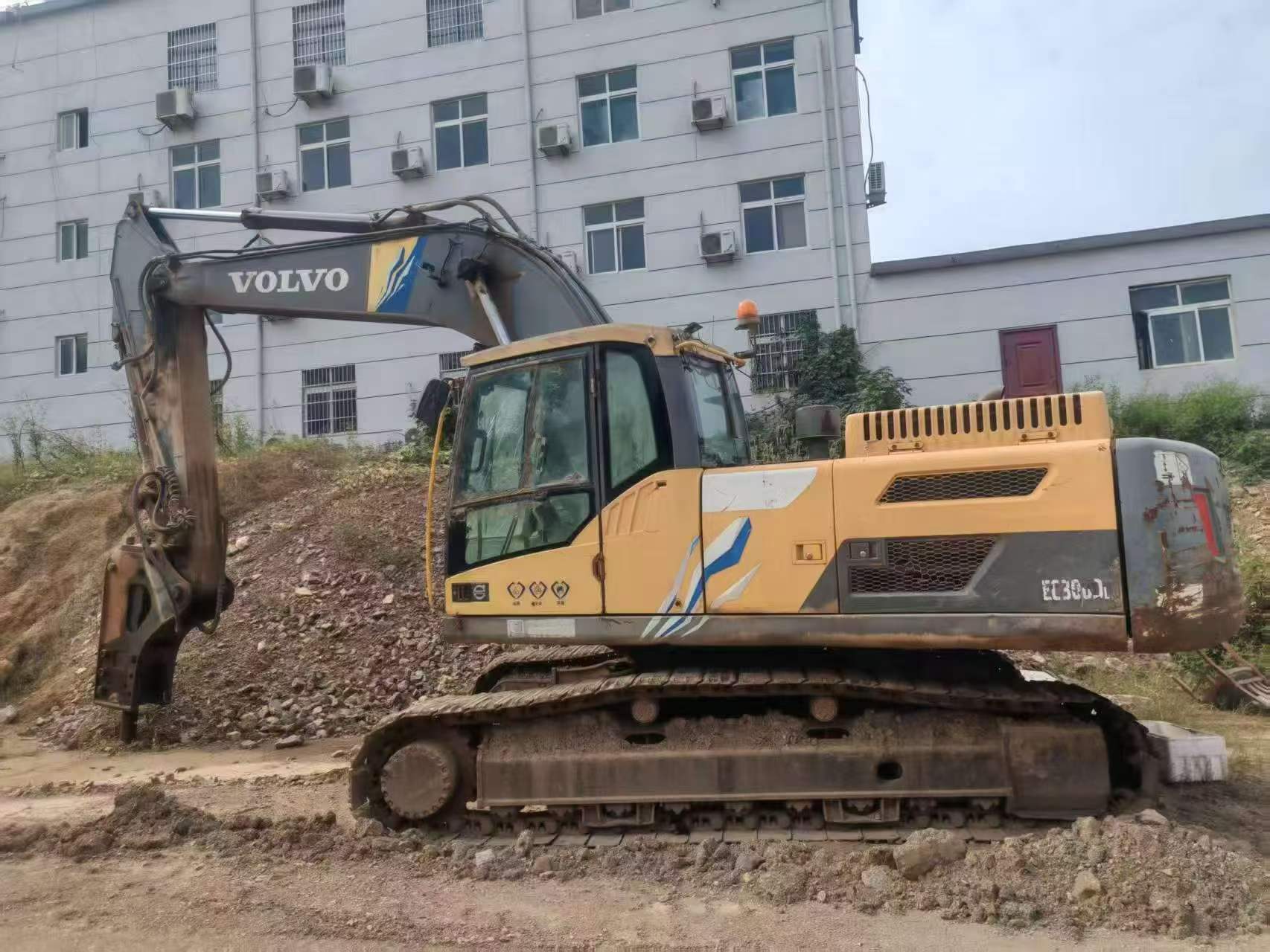 Buy Volvo L250G Used Excavator / 2
