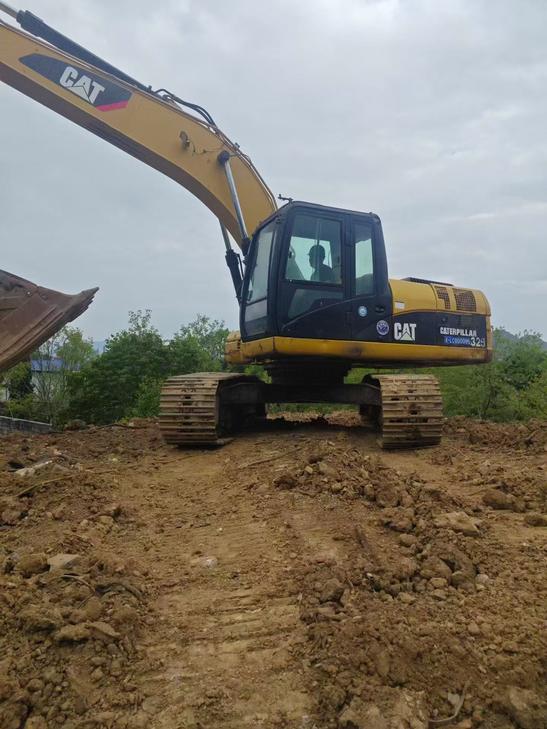 Buy Caterpillar 323 Used Excavator / 1