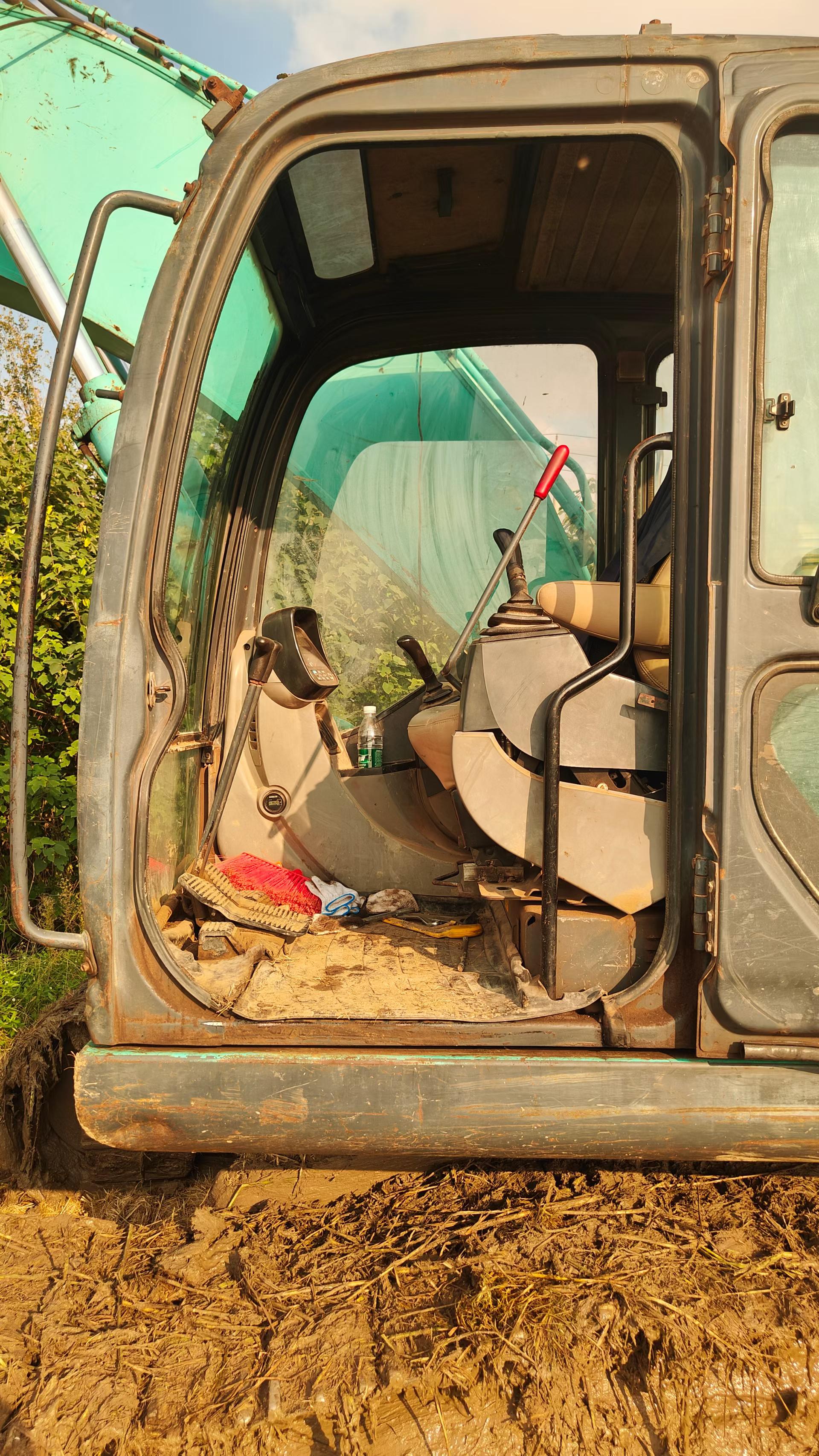 Buy Kobelco SK200 Used Excavator / 5