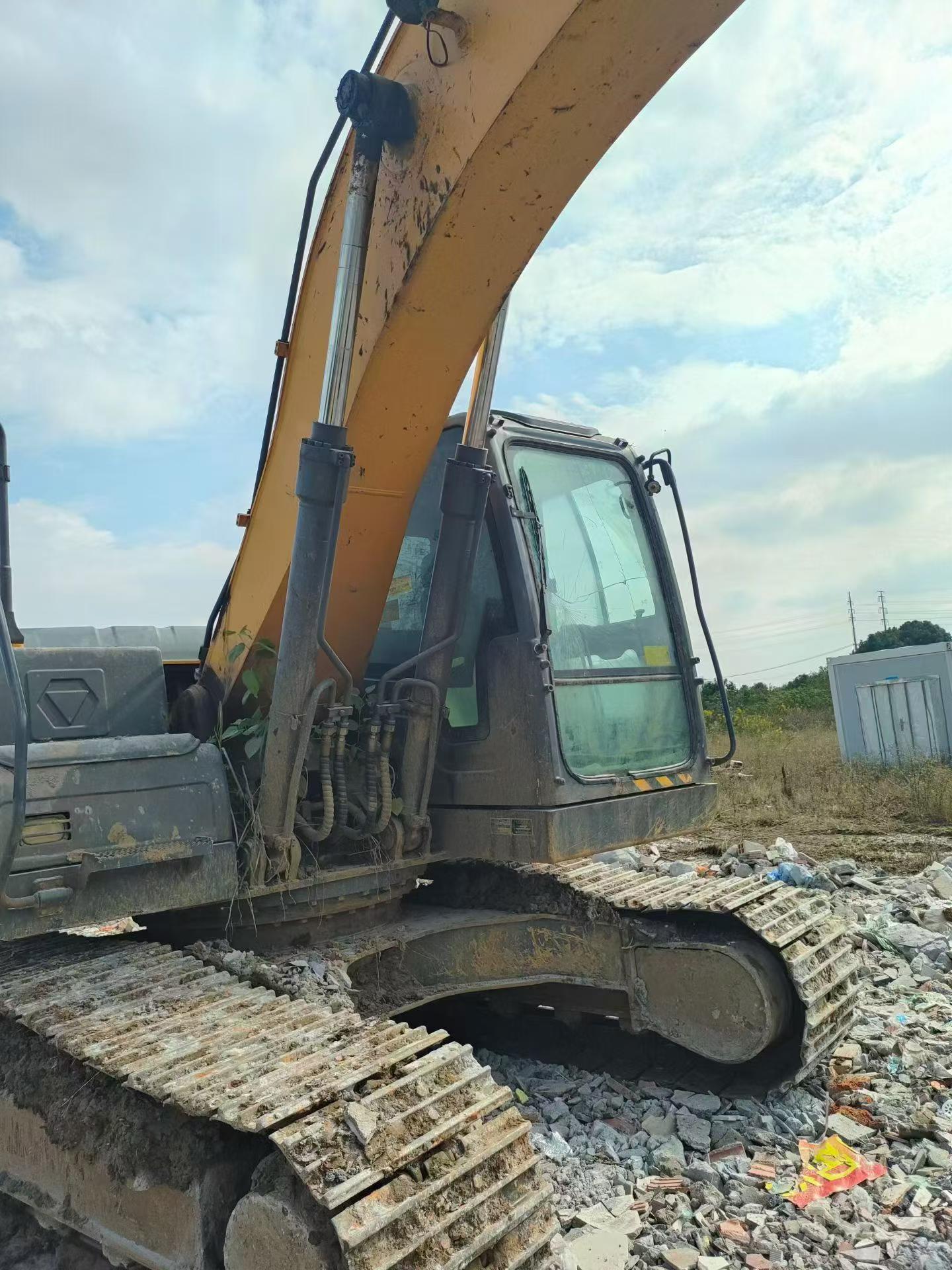 Buy XCMG XE200 Used Excavator / 3