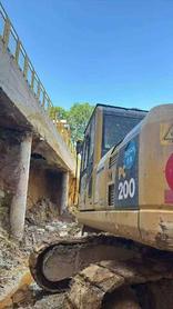 Buy Komatsu PC220 Used Excavator / 3 Buy Komatsu PC220 Used Excavator / 3