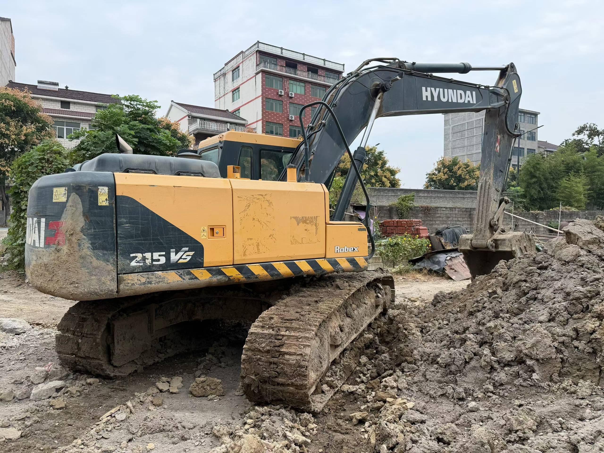Buy Hyundai R215VS Used Excavator / 3