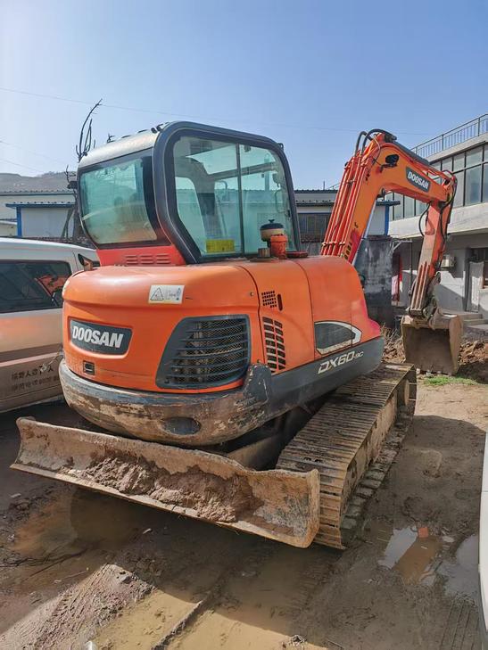 Buy Doosan DH60 Used Excavator / 1