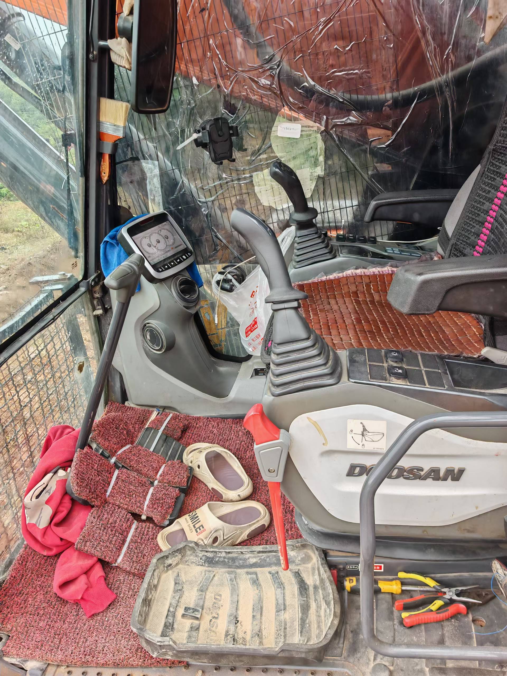 Buy Doosan DX490LC-5 Used Excavator / 4