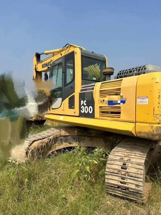 Buy Komatsu PC240-6 Used Excavator / 1