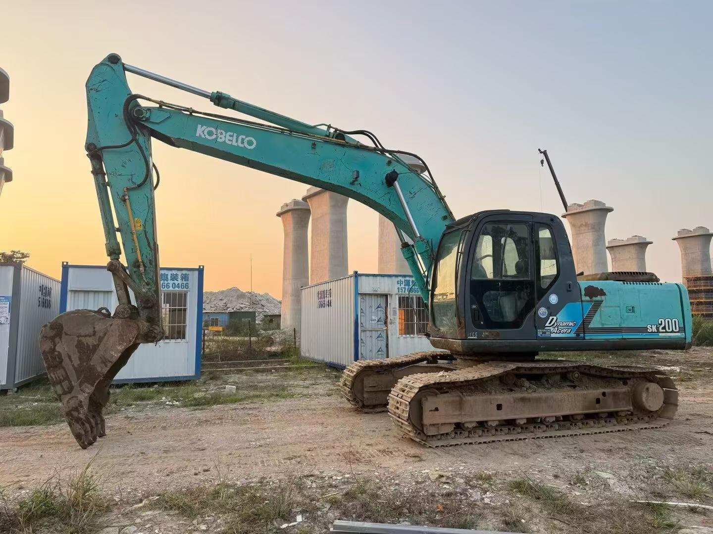 Compre Excavadora Kobelco SK200 Usada / 2