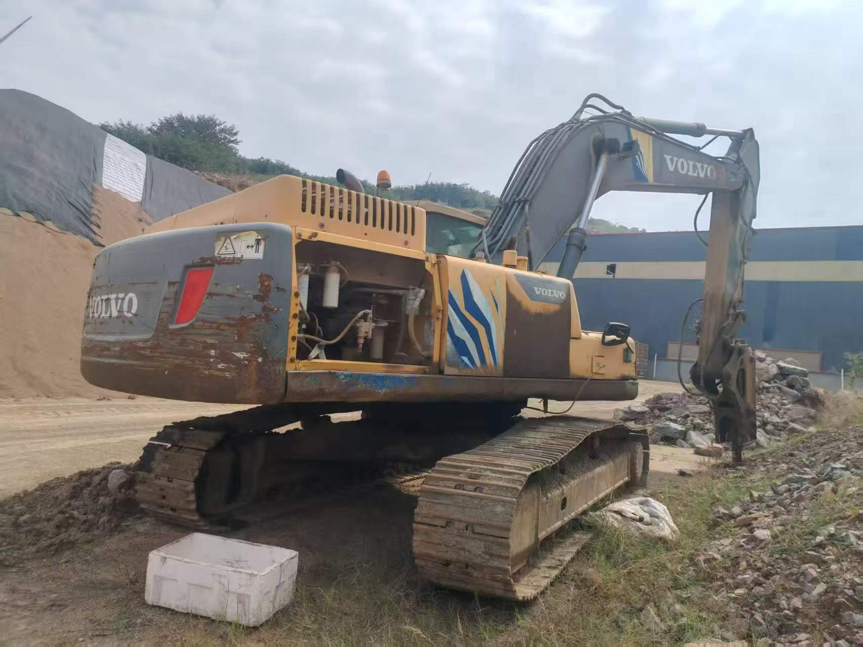 Buy Volvo L250G Used Excavator / 4