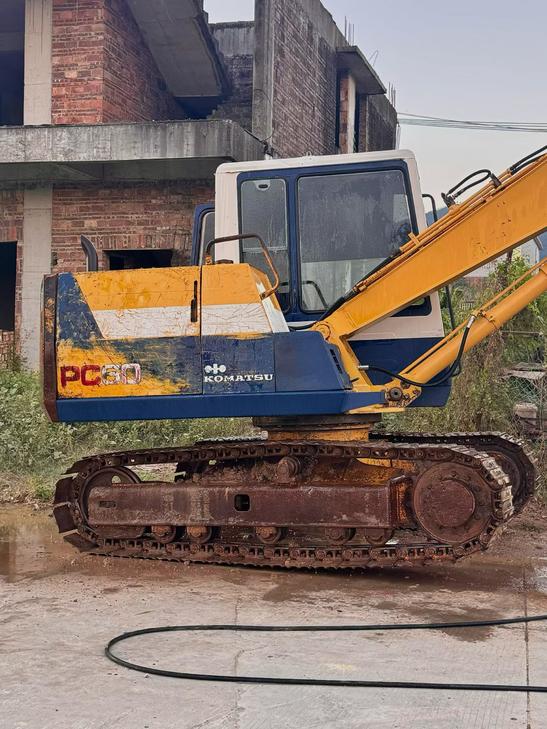 Buy Komatsu PC60-6 Used Excavator / 1