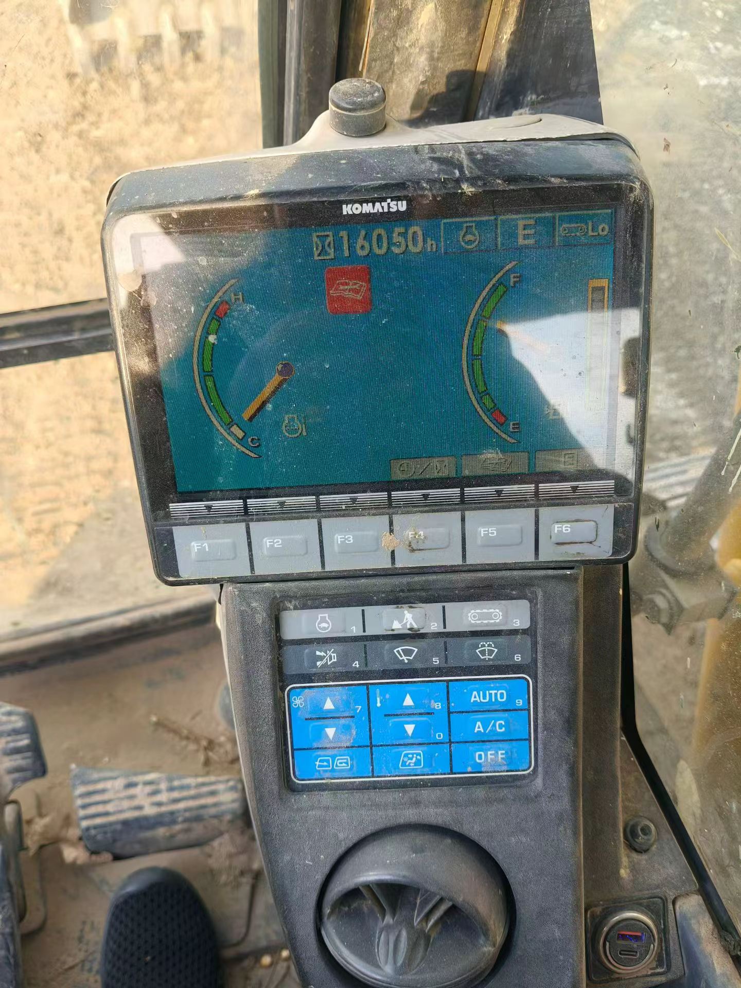 Compre Excavadora Komatsu PC60 Usada / 6