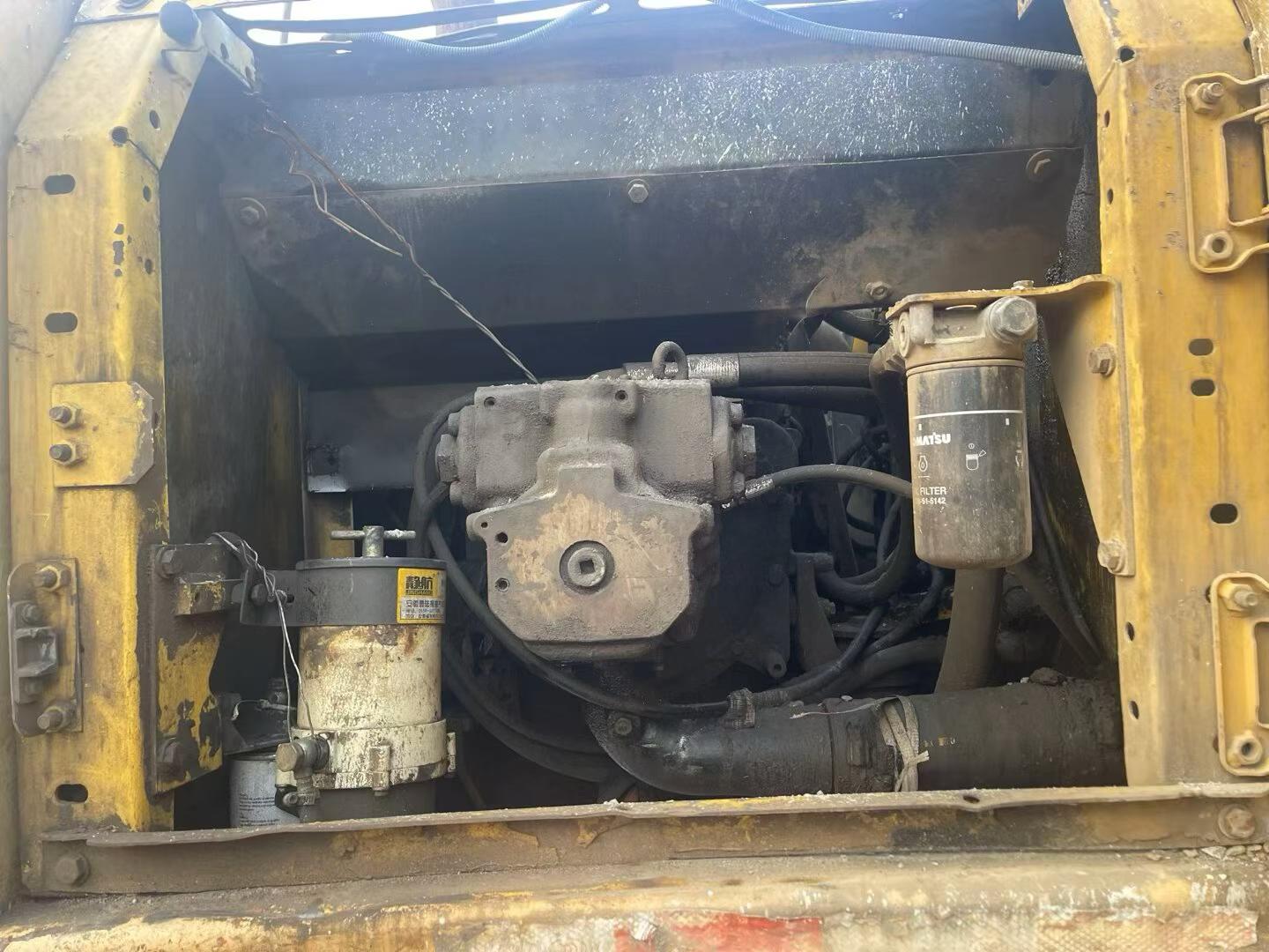 شراء حفارة Komatsu PC200-7 مستعملة / 2