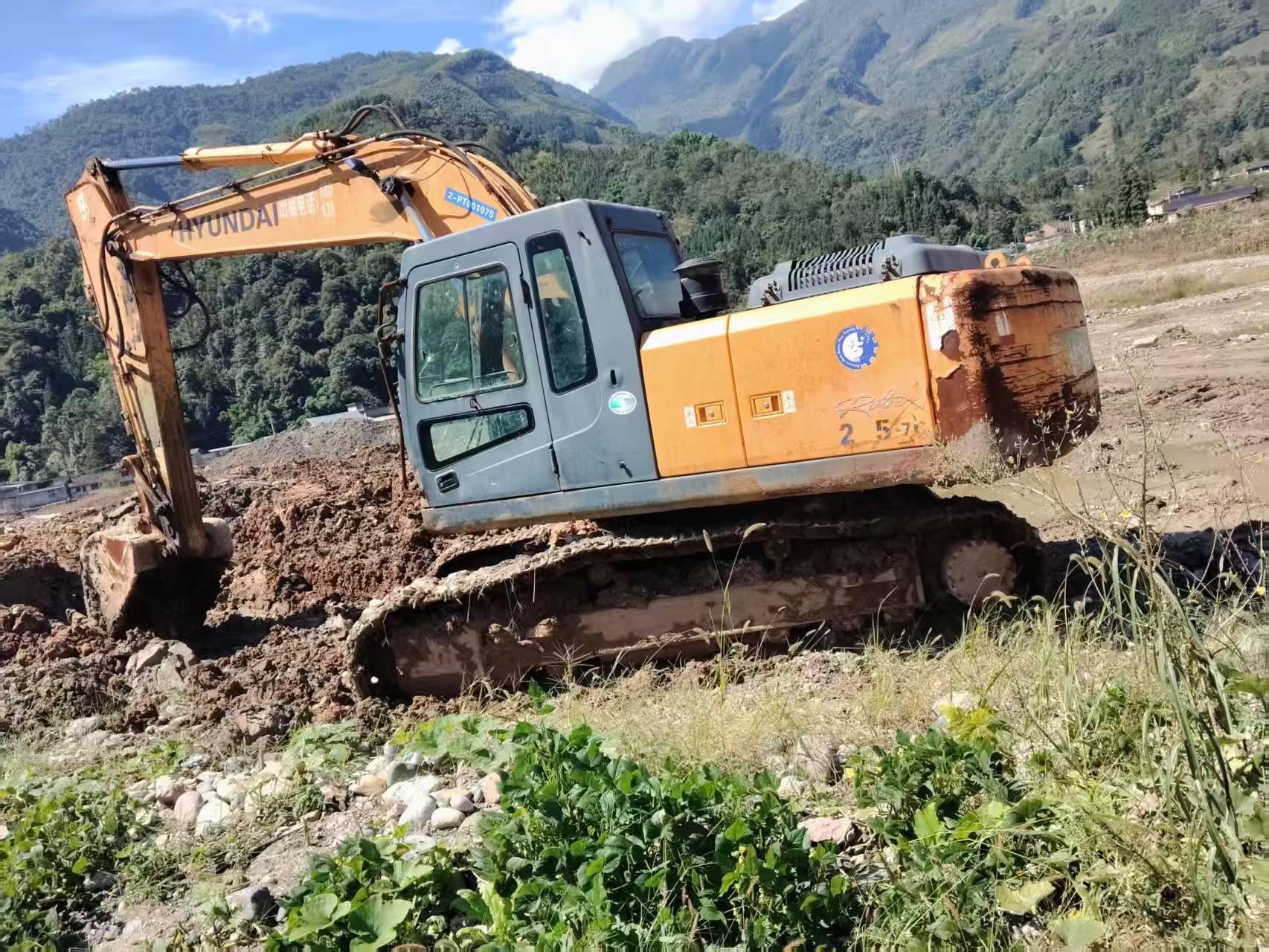 Buy Hyundai R215-7 Used Excavator / 3