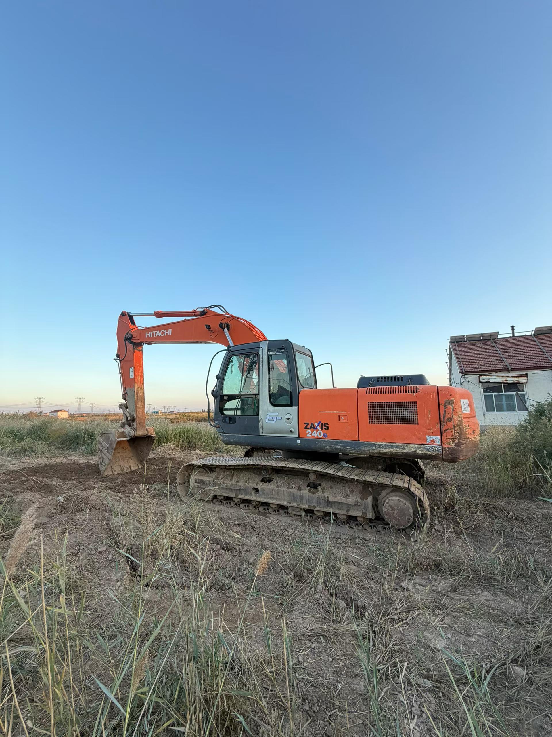 Buy Hitachi ZX240 Used Excavator / 2