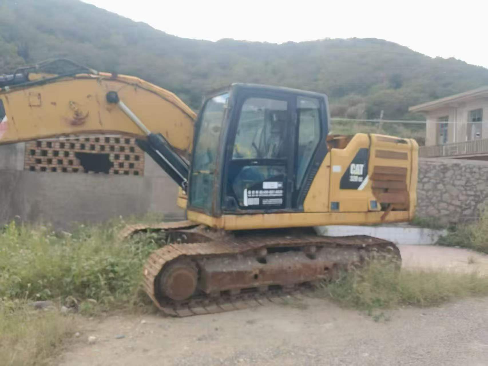Buy Caterpillar 320GC Used Excavator / 1