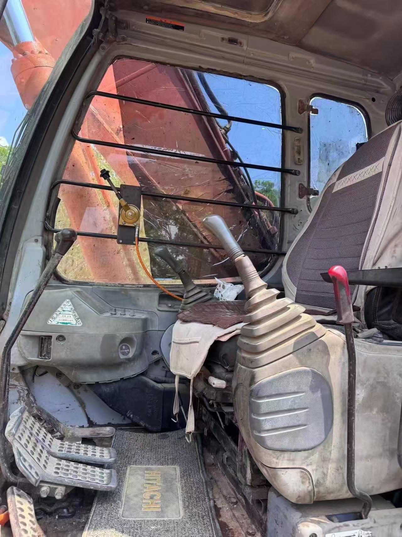 Buy Hitachi EX200-5 Used Excavator / 3