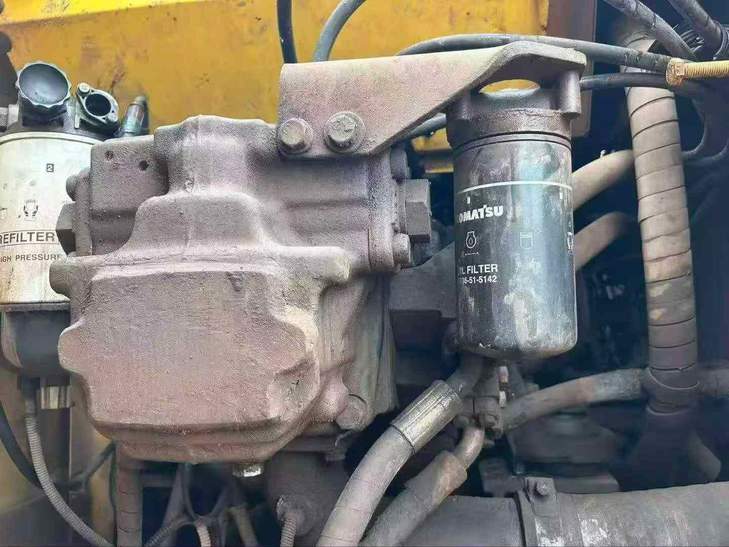 Buy Komatsu PC210-6 Used Excavator / 1