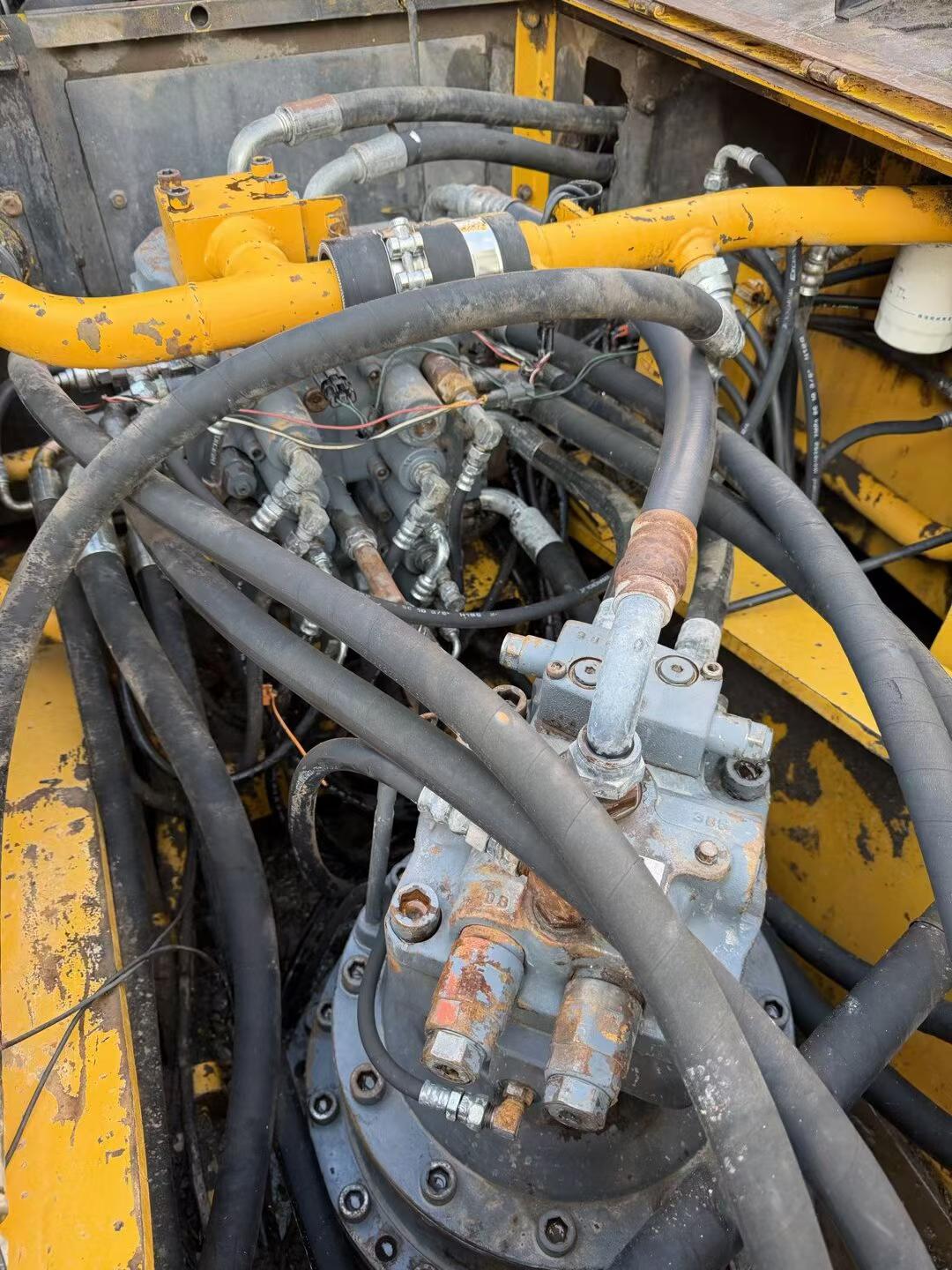 Buy Kato HD1023-LC Used Excavator / 6
