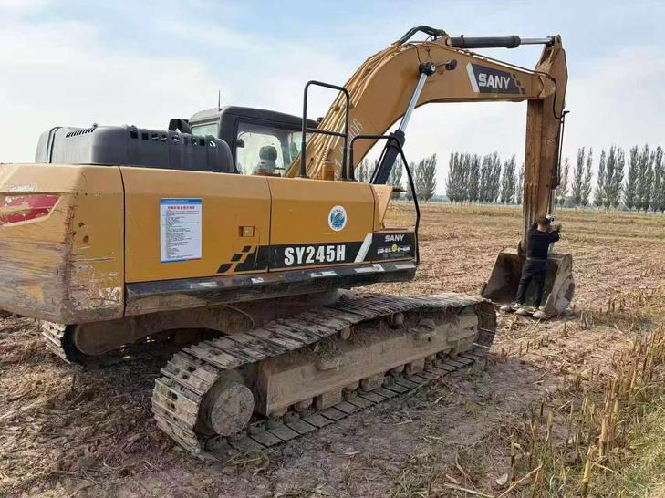 Buy Sany SY245H Used Excavator / 1