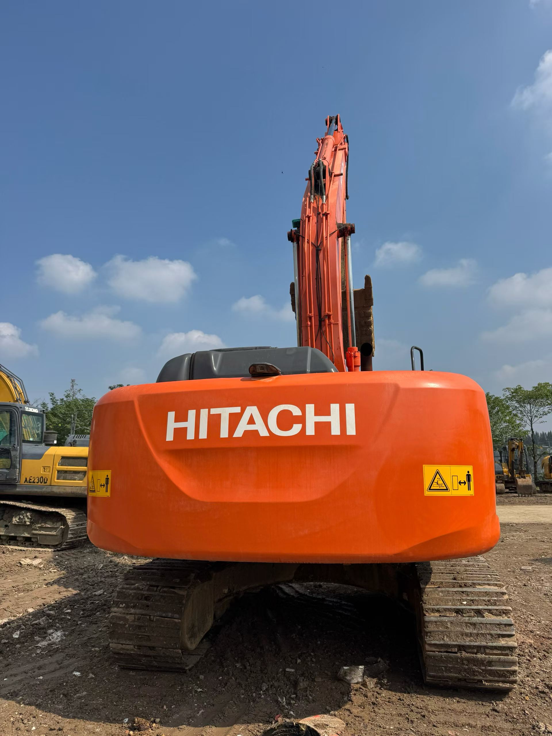 شراء حفارة Hitachi ZX240 مستعملة / 6