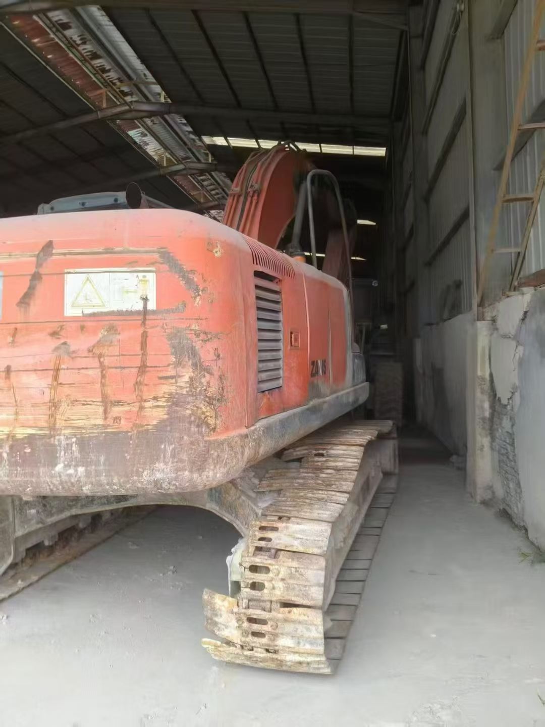Buy Hitachi EX200-3 Used Excavator / 1
