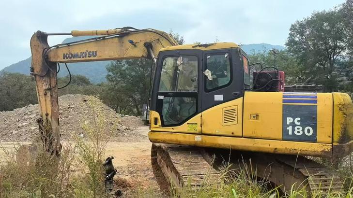 Buy Komatsu PC160-7 Used Excavator / 1
