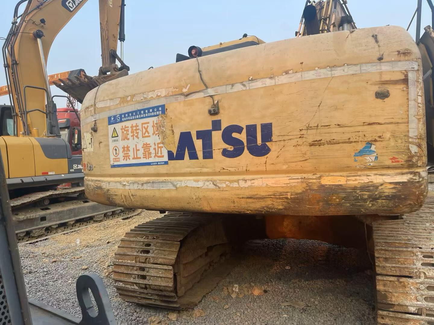 شراء حفارة Komatsu PC200-7 مستعملة / 6