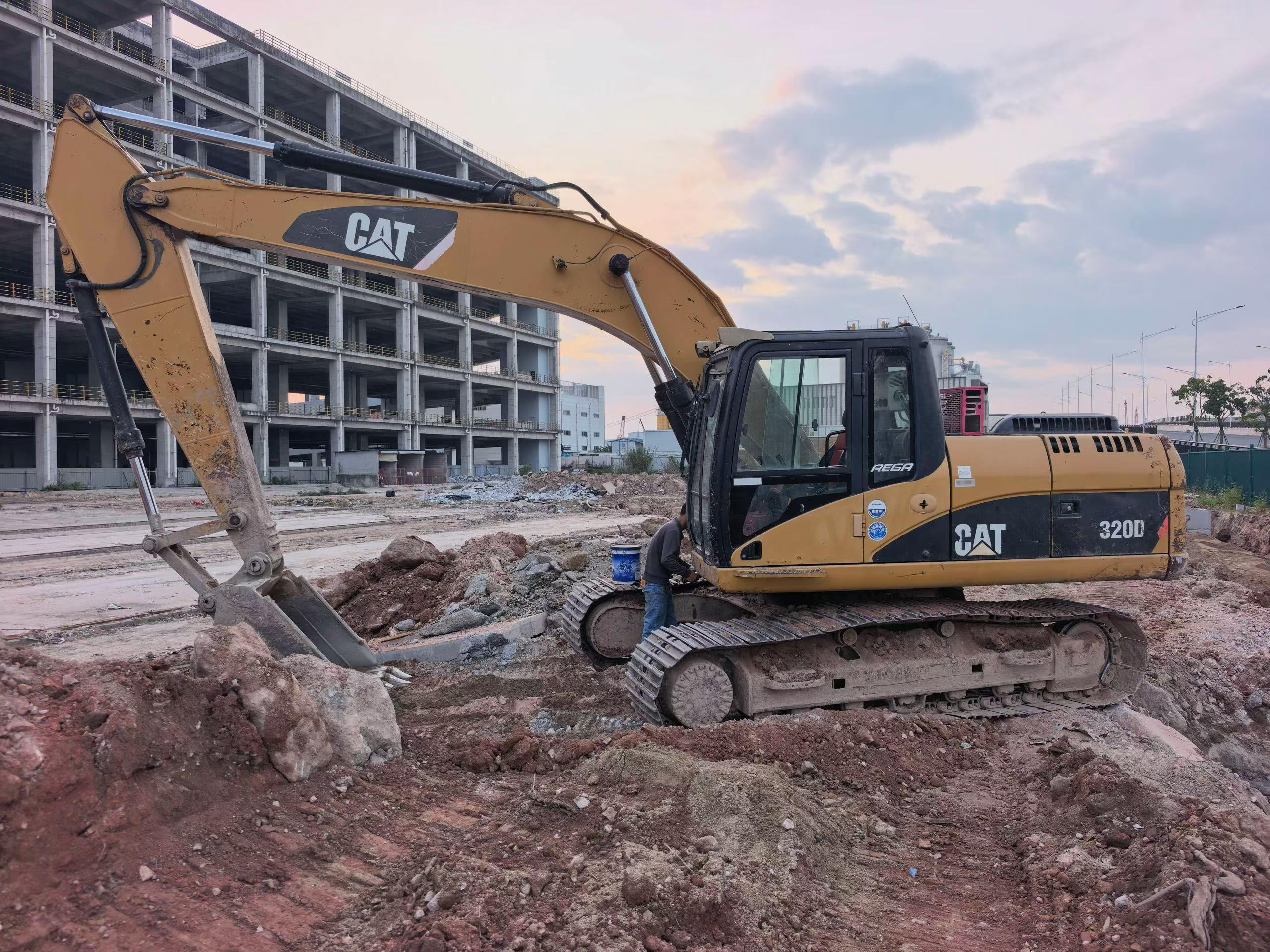 Buy Caterpillar 320D Used Excavator / 3