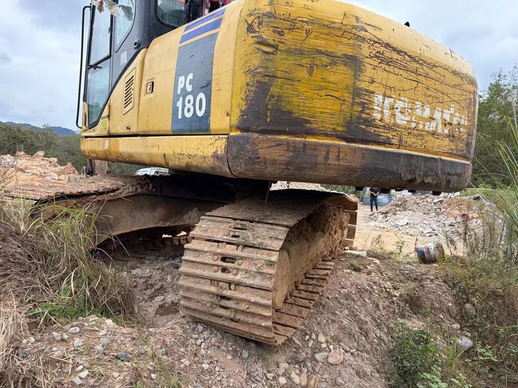 Buy Komatsu PC160-7 Used Excavator / 1