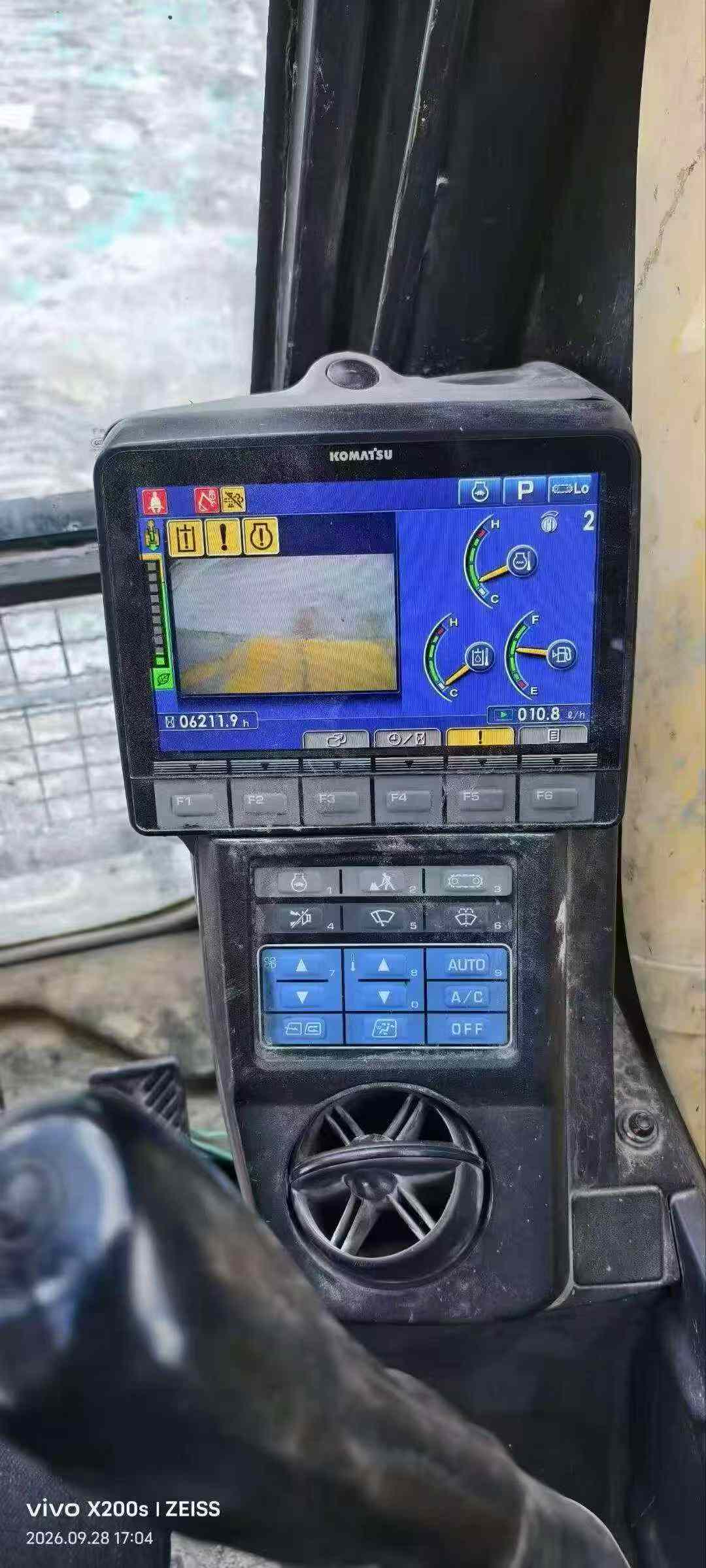 Buy Komatsu PC210 Used Excavator / 2