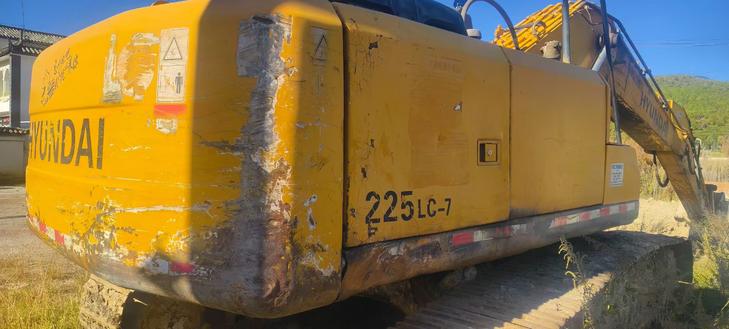 Buy Hyundai R225-7 Used Excavator / 1