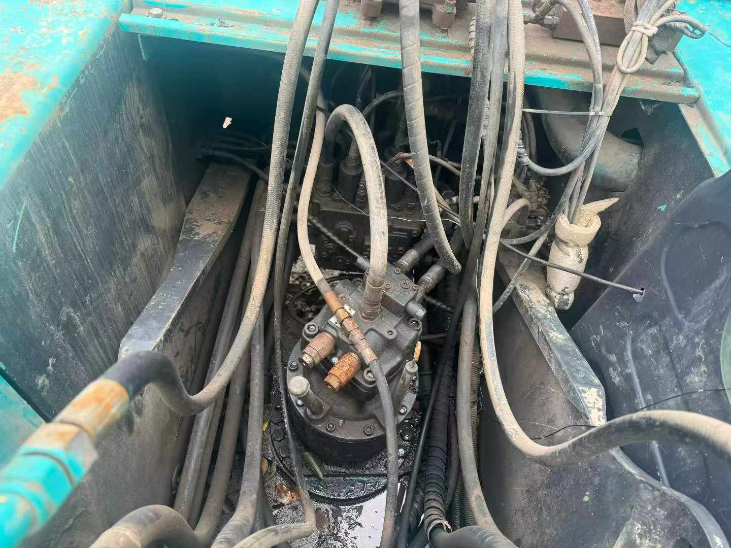 Buy Kobelco SK210 Used Excavator / 8