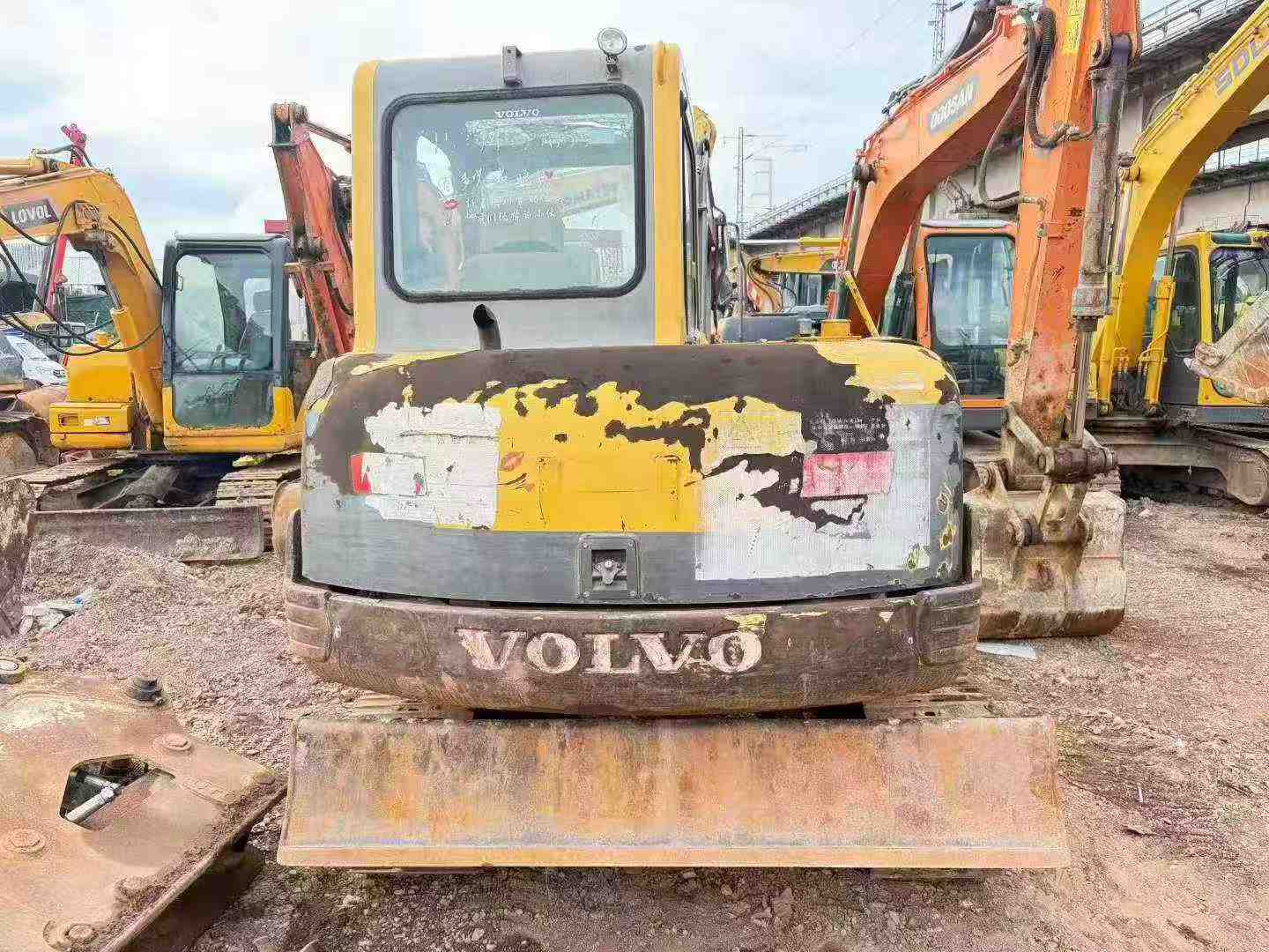 شراء حفارة Volvo EC55 مستعملة / 3