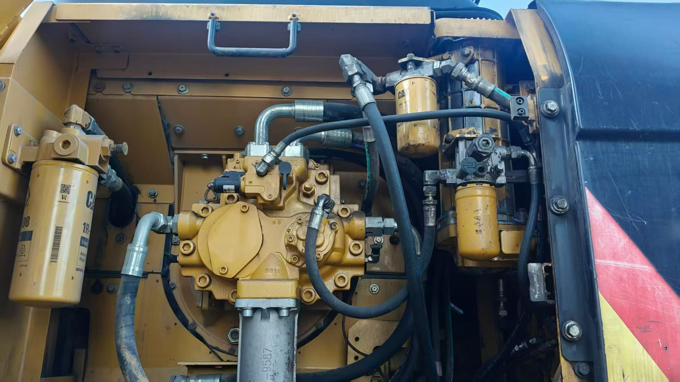 شراء حفارة Caterpillar 336E مستعملة / 2